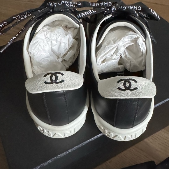 Chanel Weekender Logo lace up CC Sneaker in Black size 38 - Picture 10 of 11